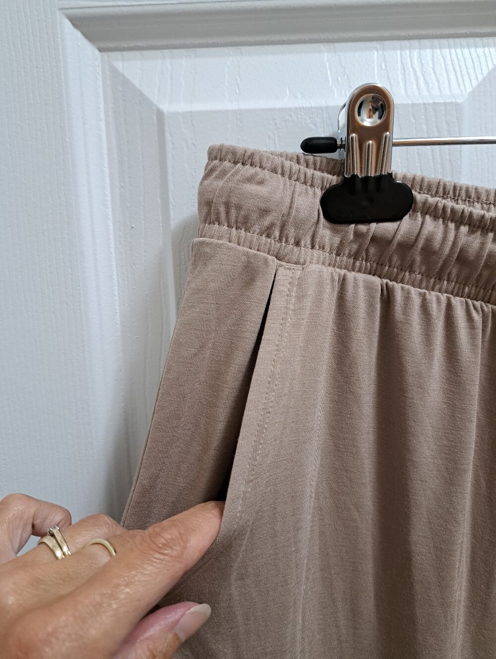 Natori Lounge Pants Size Large Taupe PJ Pants Casual Neutral Relaxed Flowy Light - Picture 9 of 12